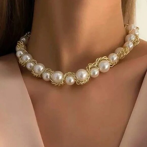 NWOT Pearl Gold Necklace